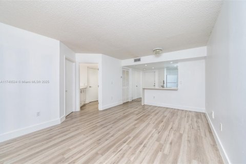 Купить кондоминиум в Майами, Флорида 2 спальни, 76.92м2, № 1961262 - фото 15