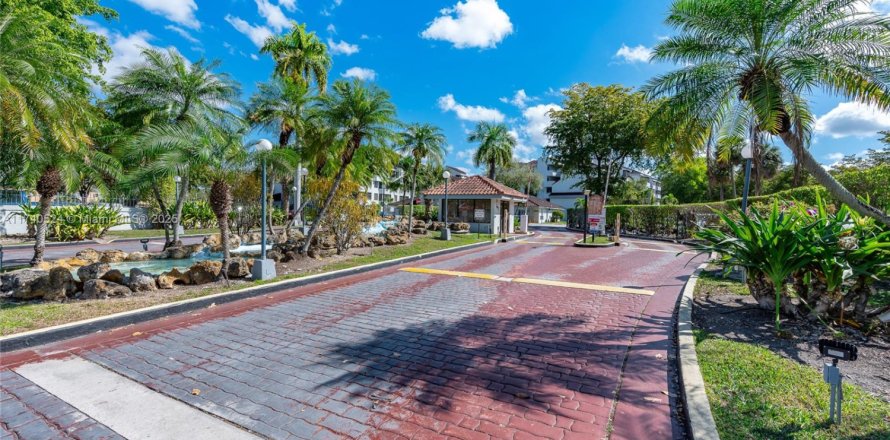 Кондоминиум с 2 спальнями в Майами, Флорида № 1961262