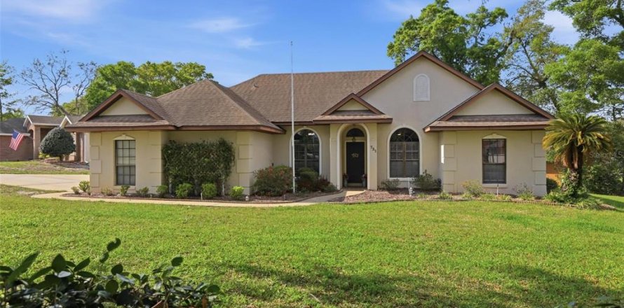 Casa en Orange City, Florida 3 dormitorios, 161.84 m2 № 2200038