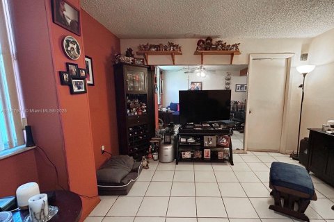 Condominio en venta en Miami Beach, Florida, 2 dormitorios, 79.15 m2 № 1974756 - foto 10