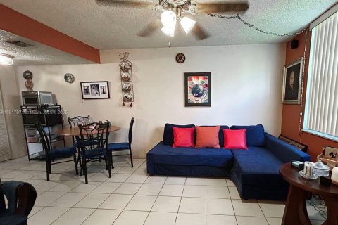 Condominio en venta en Miami Beach, Florida, 2 dormitorios, 79.15 m2 № 1974756 - foto 9