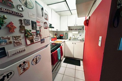 Condominio en venta en Miami Beach, Florida, 2 dormitorios, 79.15 m2 № 1974756 - foto 13