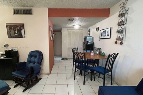 Condominio en venta en Miami Beach, Florida, 2 dormitorios, 79.15 m2 № 1974756 - foto 7