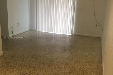 Снять в аренду кондоминиум в Майами, Флорида 2 спальни, 71.44м2, № 2061192 - фото 12