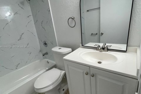 Снять в аренду кондоминиум в Майами, Флорида 2 спальни, 71.44м2, № 2061192 - фото 27