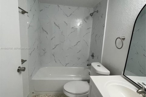 Снять в аренду кондоминиум в Майами, Флорида 2 спальни, 71.44м2, № 2061192 - фото 29