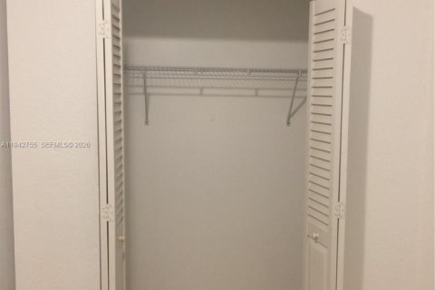 Снять в аренду кондоминиум в Майами, Флорида 2 спальни, 71.44м2, № 2061192 - фото 8