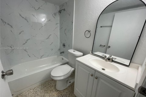 Снять в аренду кондоминиум в Майами, Флорида 2 спальни, 71.44м2, № 2061192 - фото 26