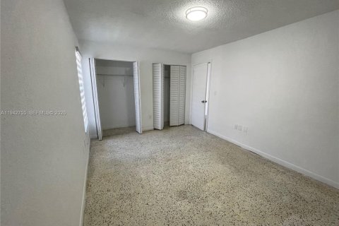 Снять в аренду кондоминиум в Майами, Флорида 2 спальни, 71.44м2, № 2061192 - фото 17