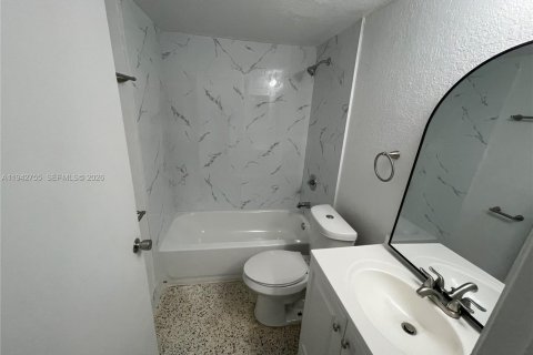 Снять в аренду кондоминиум в Майами, Флорида 2 спальни, 71.44м2, № 2061192 - фото 30