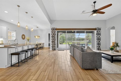 Купить виллу или дом в Аполло-Бич, Флорида 10 комнат, 291.9м2, № 1912207 - фото 22