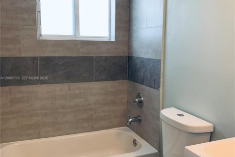 Apartment in Miami Beach, Florida 40.88 sq.m. № 2064759 - photo 2