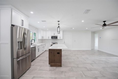 Villa ou maison à louer à Sarasota, Floride: 3 chambres, 154.96 m2 № 2097952 - photo 5