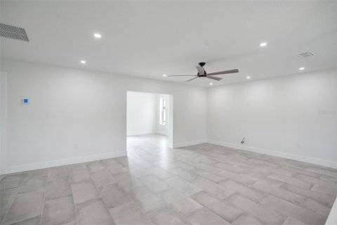 Villa ou maison à louer à Sarasota, Floride: 3 chambres, 154.96 m2 № 2097952 - photo 9