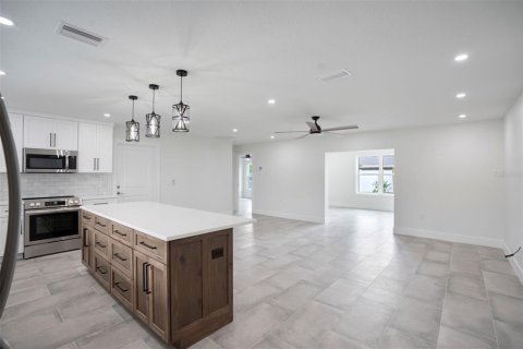 Villa ou maison à louer à Sarasota, Floride: 3 chambres, 154.96 m2 № 2097952 - photo 4