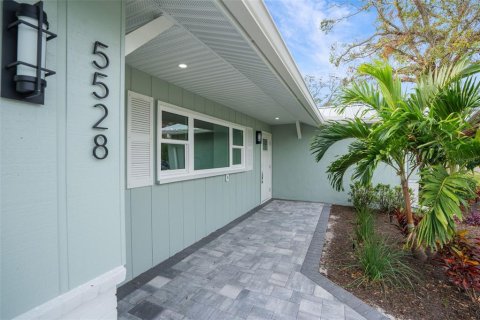 Villa ou maison à louer à Sarasota, Floride: 3 chambres, 154.96 m2 № 2097952 - photo 2