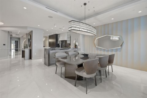 Condo in Sunny Isles Beach, Florida, 4 bedrooms  № 1934525 - photo 9