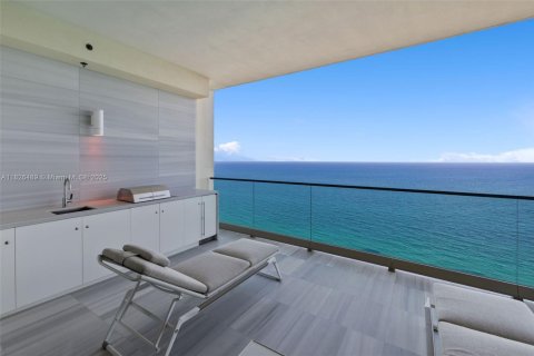 Condo in Sunny Isles Beach, Florida, 4 bedrooms  № 1934525 - photo 1