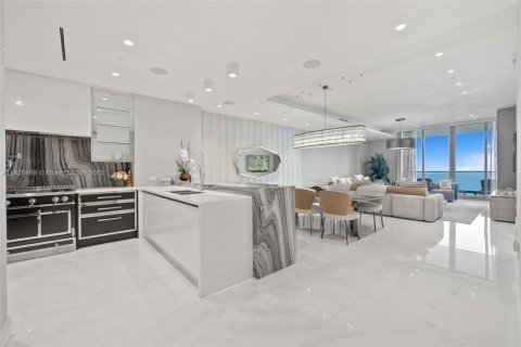 Condo in Sunny Isles Beach, Florida, 4 bedrooms  № 1934525 - photo 10