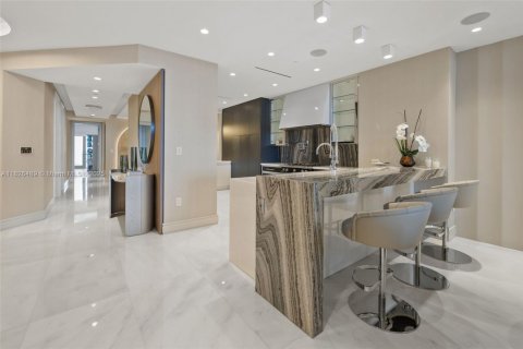 Condo in Sunny Isles Beach, Florida, 4 bedrooms  № 1934525 - photo 11
