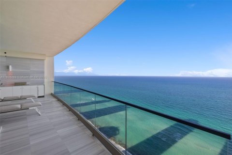 Condo in Sunny Isles Beach, Florida, 4 bedrooms  № 1934525 - photo 24