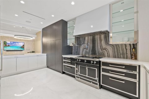 Condo in Sunny Isles Beach, Florida, 4 bedrooms  № 1934525 - photo 12