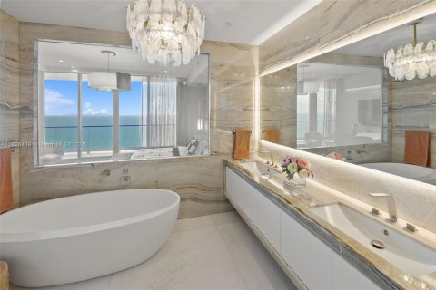 Condo in Sunny Isles Beach, Florida, 4 bedrooms  № 1934525 - photo 21