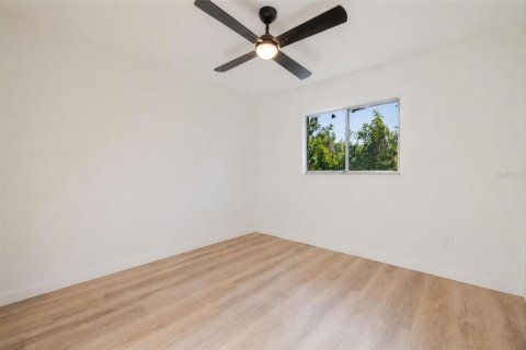 House in Lehigh Acres, Florida 3 bedrooms, 138.98 sq.m. № 2236012 - photo 27