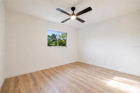 House in Lehigh Acres, Florida 3 bedrooms, 138.98 sq.m. № 2236012 - photo 26