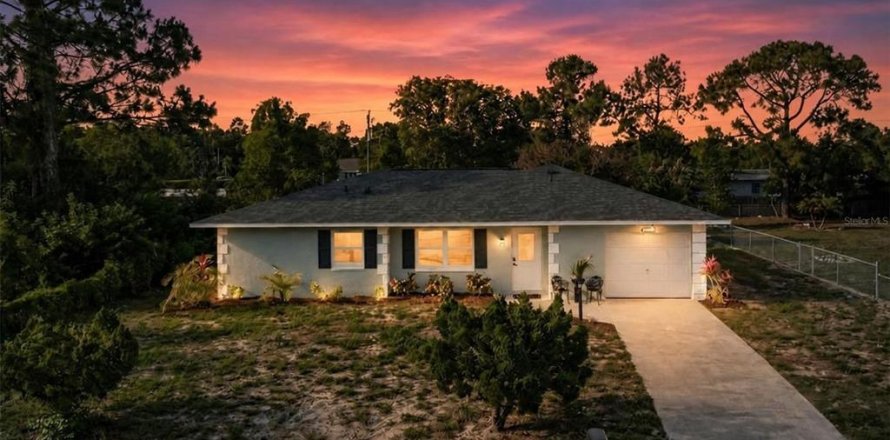 House in Lehigh Acres, Florida 3 bedrooms, 138.98 sq.m. № 2236012