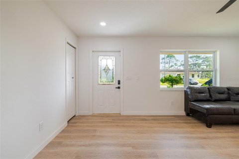 House in Lehigh Acres, Florida 3 bedrooms, 138.98 sq.m. № 2236012 - photo 6