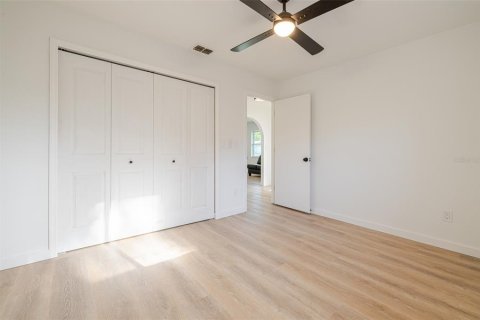 House in Lehigh Acres, Florida 3 bedrooms, 138.98 sq.m. № 2236012 - photo 25