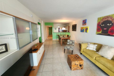 Condo in Sunny Isles Beach, Florida, 2 bedrooms № 2032043 - photo 3