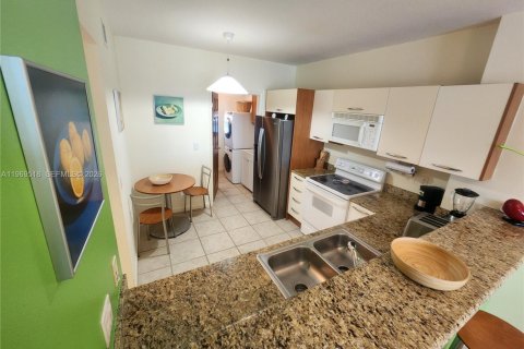 Condo in Sunny Isles Beach, Florida, 2 bedrooms № 2032043 - photo 9