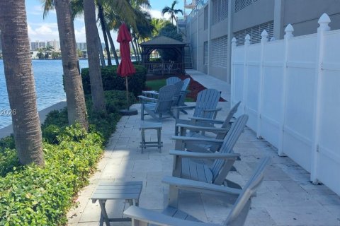 Condo in Sunny Isles Beach, Florida, 2 bedrooms № 2032043 - photo 26