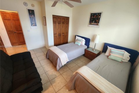 Condo in Sunny Isles Beach, Florida, 2 bedrooms № 2032043 - photo 10