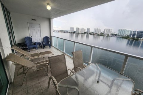 Condo in Sunny Isles Beach, Florida, 2 bedrooms № 2032043 - photo 16