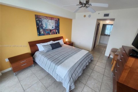 Condo in Sunny Isles Beach, Florida, 2 bedrooms № 2032043 - photo 12