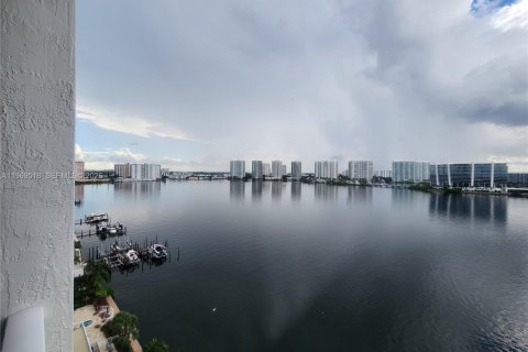 Condo in Sunny Isles Beach, Florida, 2 bedrooms № 2032043 - photo 21