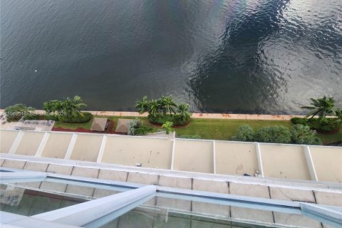 Condo in Sunny Isles Beach, Florida, 2 bedrooms № 2032043 - photo 19