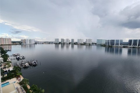 Condo in Sunny Isles Beach, Florida, 2 bedrooms № 2032043 - photo 17