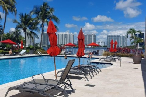 Condo in Sunny Isles Beach, Florida, 2 bedrooms № 2032043 - photo 27