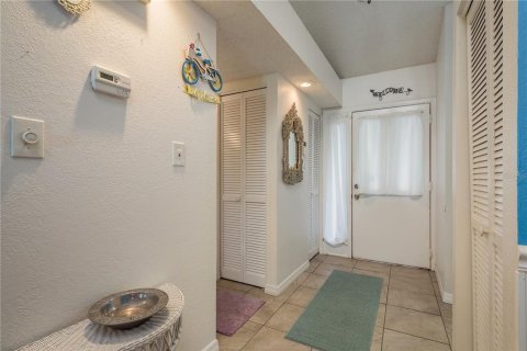 Villa ou maison à louer à Tarpon Springs, Floride: 2 chambres, 103.4 m2 № 2425607 - photo 6