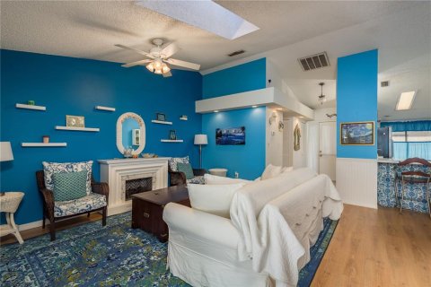 Villa ou maison à louer à Tarpon Springs, Floride: 2 chambres, 103.4 m2 № 2425607 - photo 9