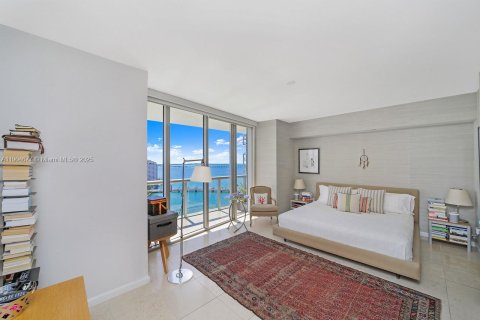 Condo in Miami, Florida, 3 bedrooms  № 1955143 - photo 22