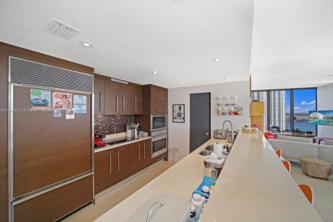 Condo in Miami, Florida, 3 bedrooms  № 1955143 - photo 17