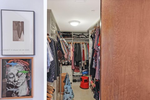 Condo in Miami, Florida, 3 bedrooms  № 1955143 - photo 30