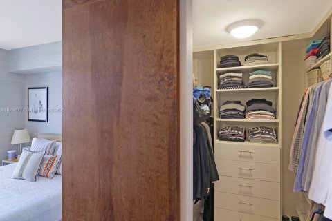 Condo in Miami, Florida, 3 bedrooms  № 1955143 - photo 29