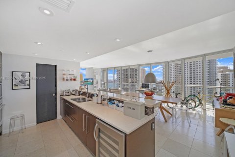 Condo in Miami, Florida, 3 bedrooms  № 1955143 - photo 16