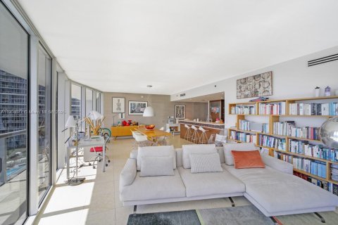 Condo in Miami, Florida, 3 bedrooms  № 1955143 - photo 9